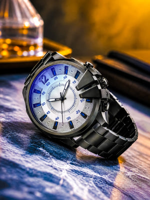 LOOKHAA Men Dial & Stainless Steel Bracelet Style Straps Analogue Watch